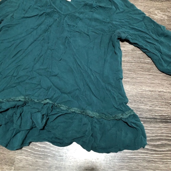 Knox Rose Emerald Green Embroidered Ruffle Hem V-Neck Tunic Top M Boho - Picture 3 of 6